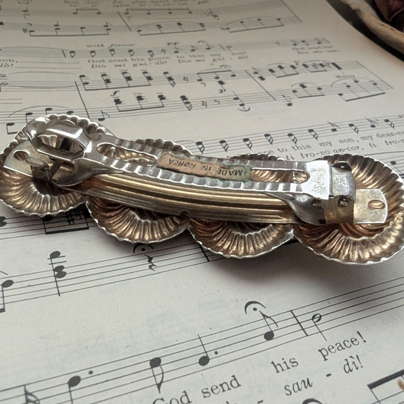 Elegant Silver Hair Clip - Picture 6 of 9